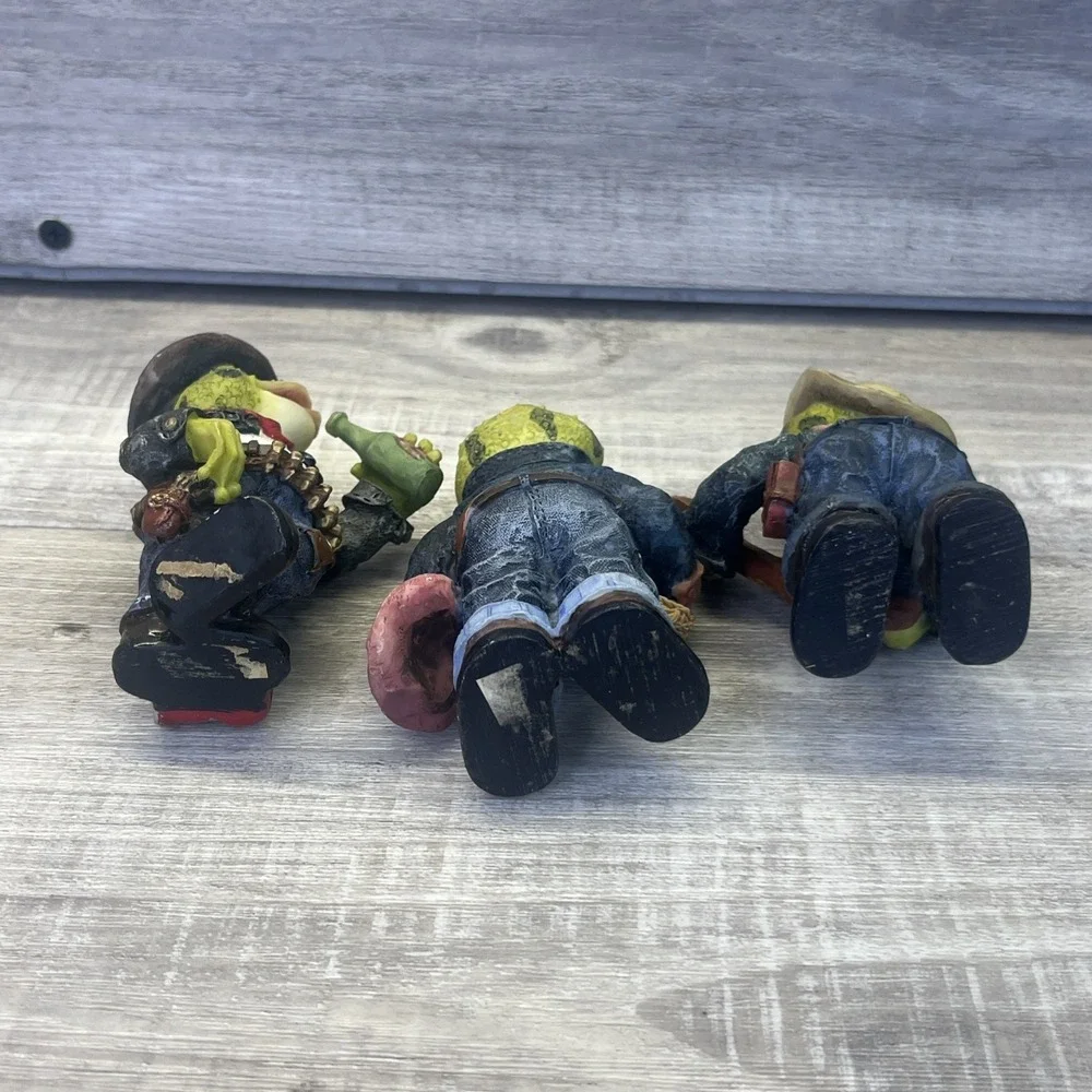 Cowboy Frog Figurines  Country Western Frogs in Hats & Denim Boots Set Of 3